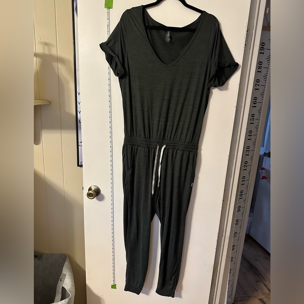Vuori short sleeve jumpsuit jogger sz Large